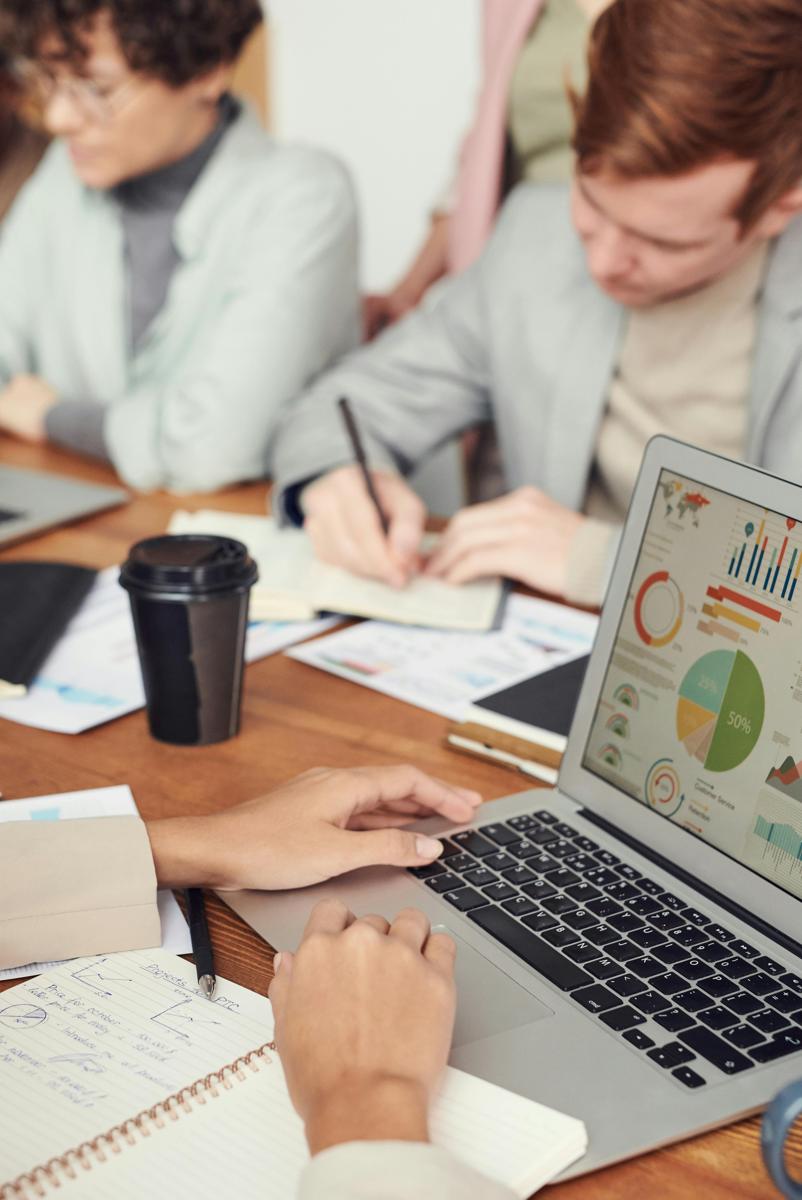 HR i rekrutacja: kluczowe strategie i narzędzia w pozyskiwaniu talentów